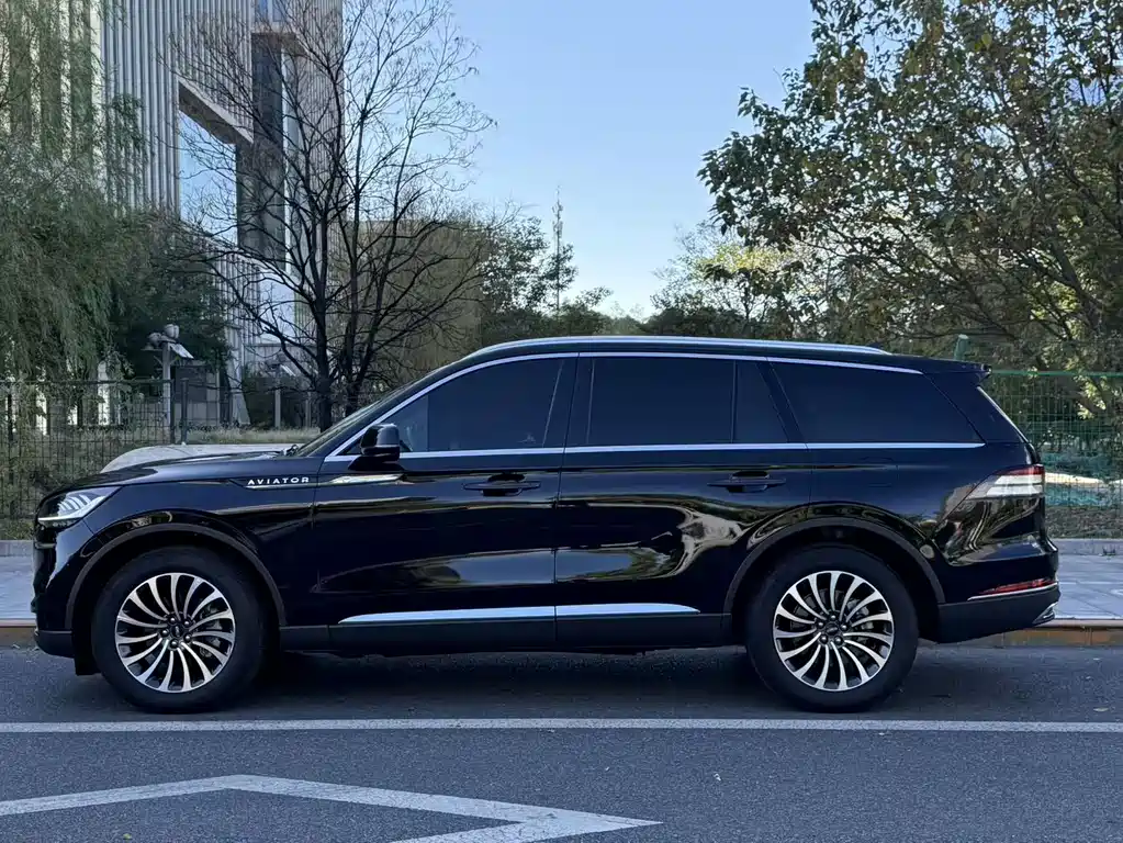 Lincoln Aviator — миниатюра 3