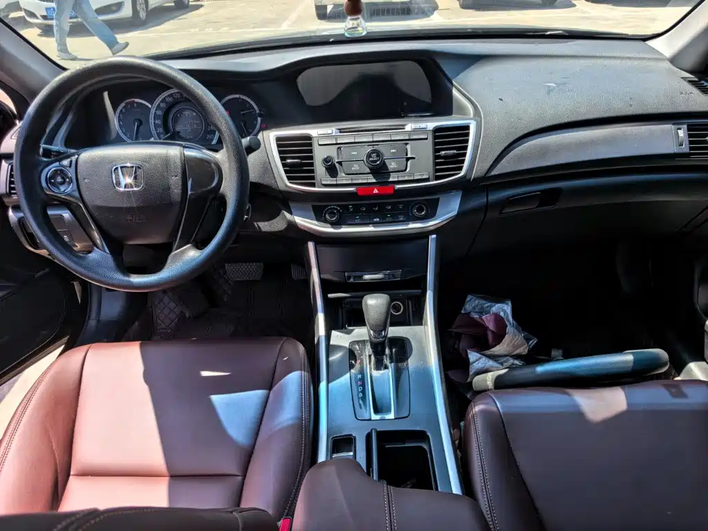 Honda Accord — миниатюра 9