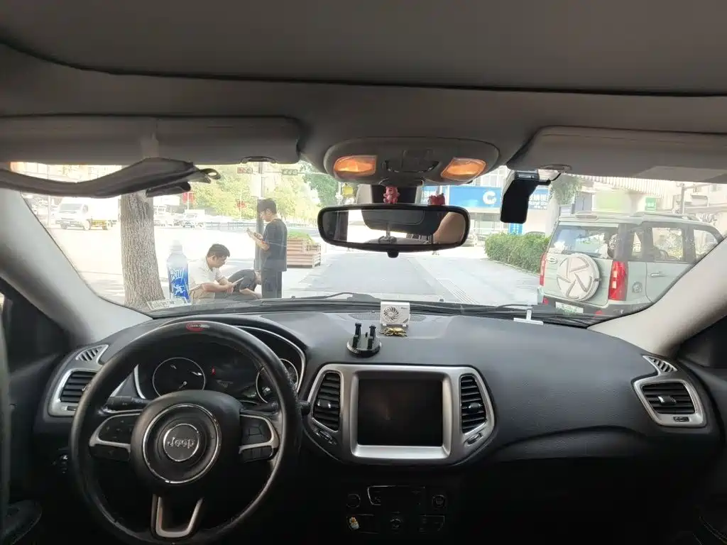 Jeep Compass — миниатюра 10