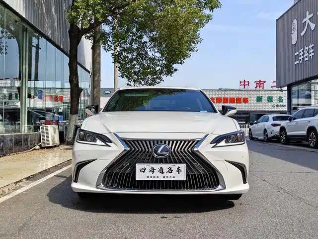 Lexus ES — миниатюра 2