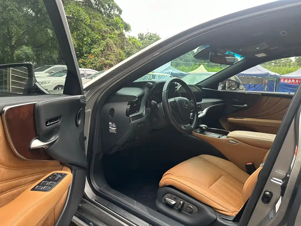 Lexus LS — миниатюра 9