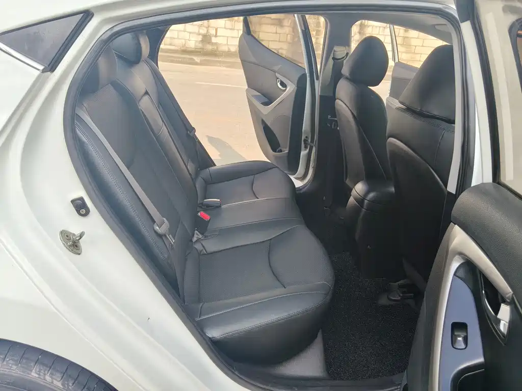 Hyundai Elantra Langdong — миниатюра 12