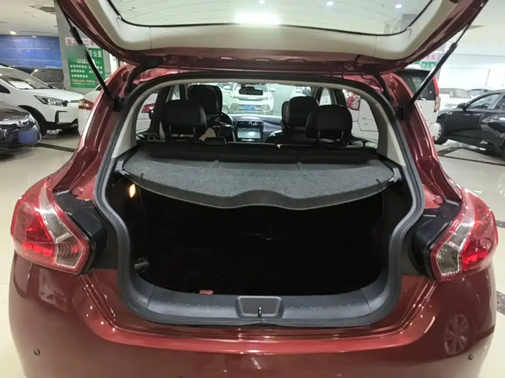 Nissan Tiida — миниатюра 19