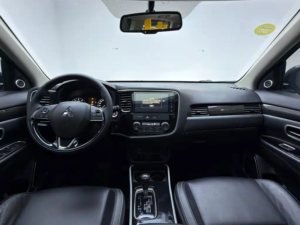 Mitsubishi Outlander — миниатюра 15