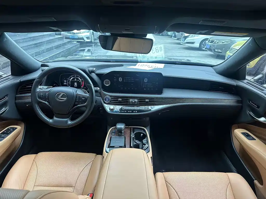 Lexus LS — миниатюра 4