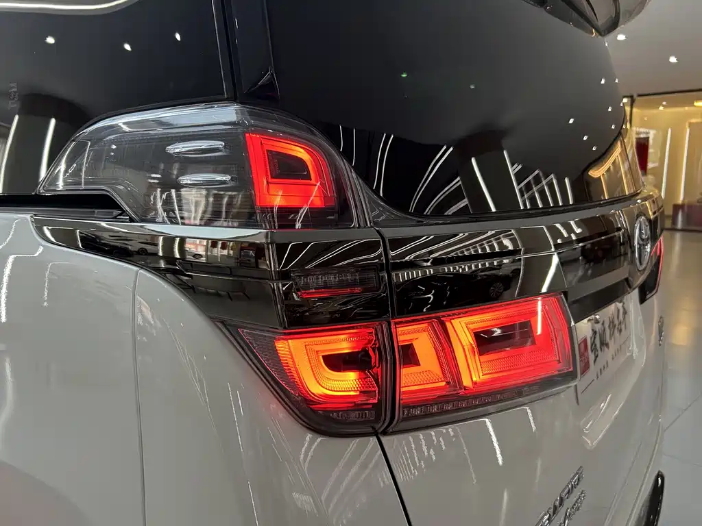 Toyota Vellfire — миниатюра 42