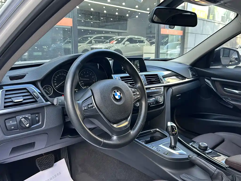 BMW 3 Series — миниатюра 8