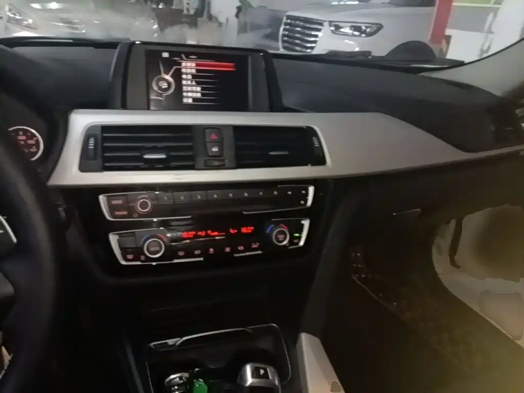 BMW 3 Series — миниатюра 10