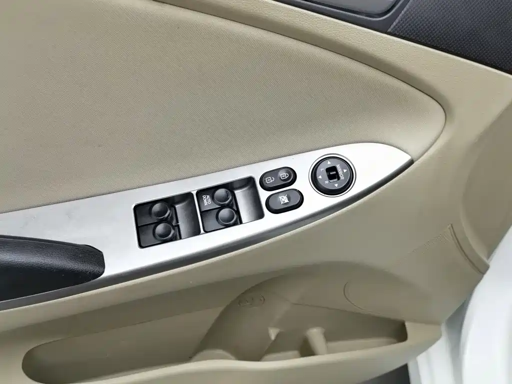 Hyundai Verna — миниатюра 9