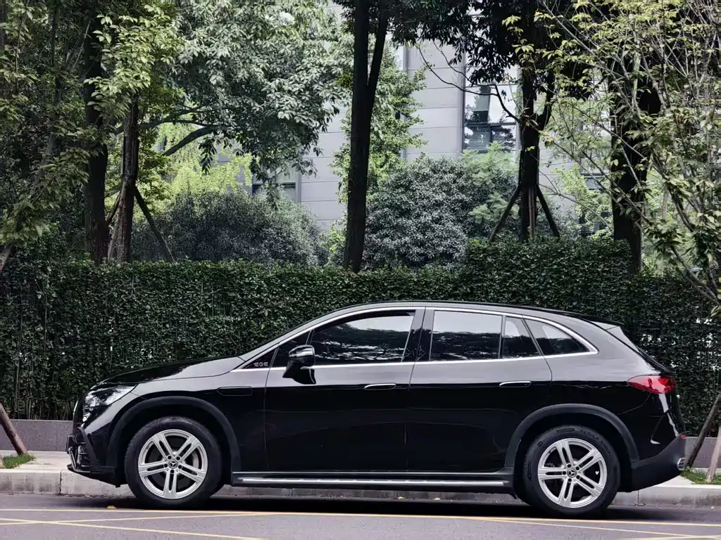 Mercedes-Benz EQE SUV — миниатюра 3