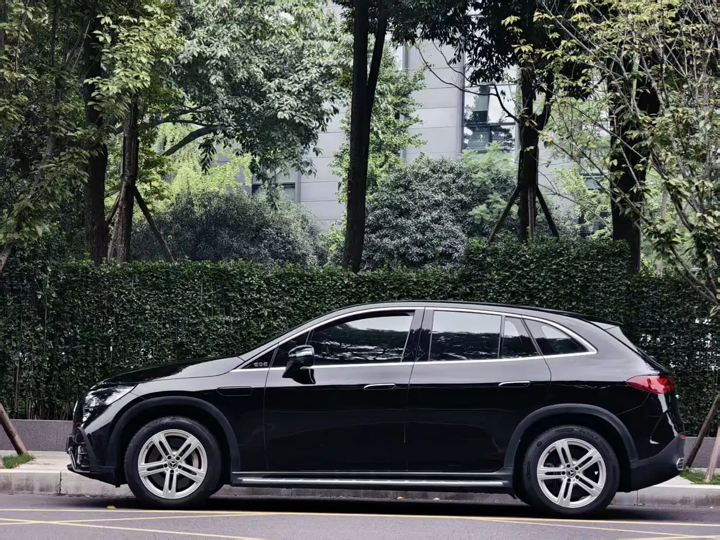 Mercedes-Benz EQE SUV