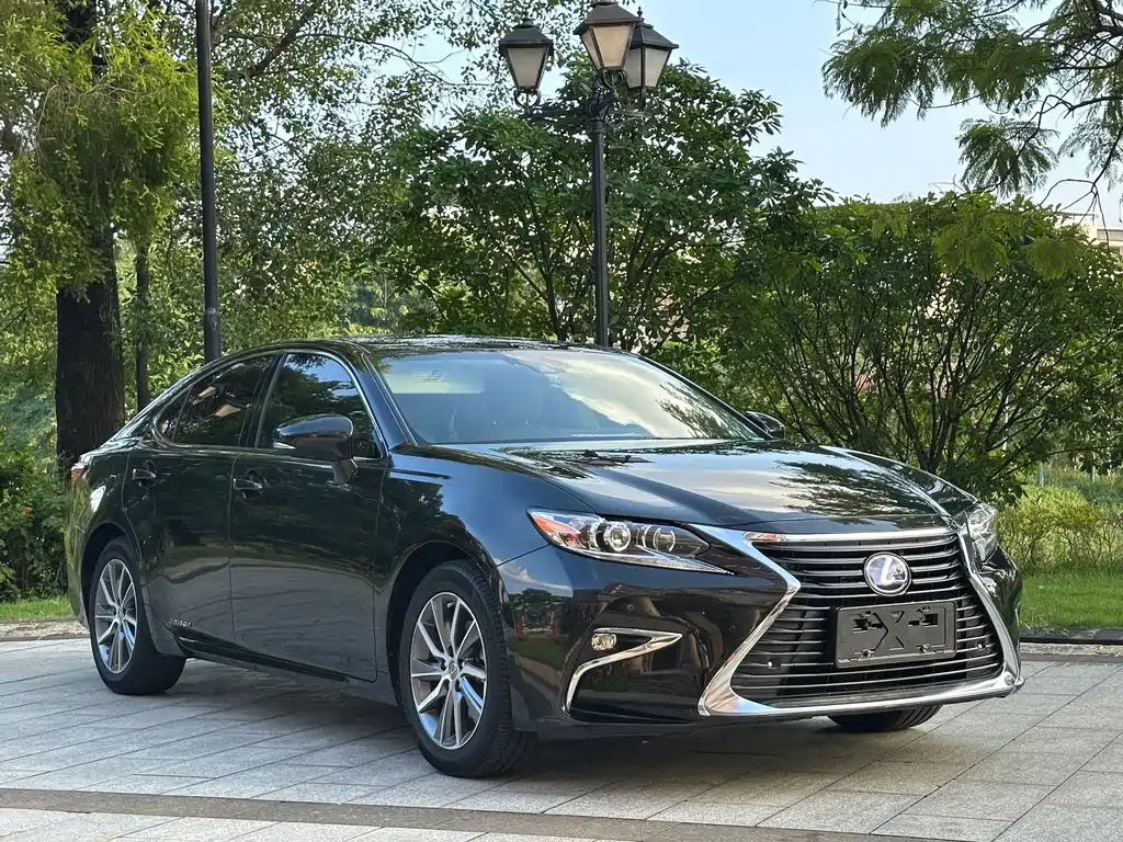 LEXUS  ES