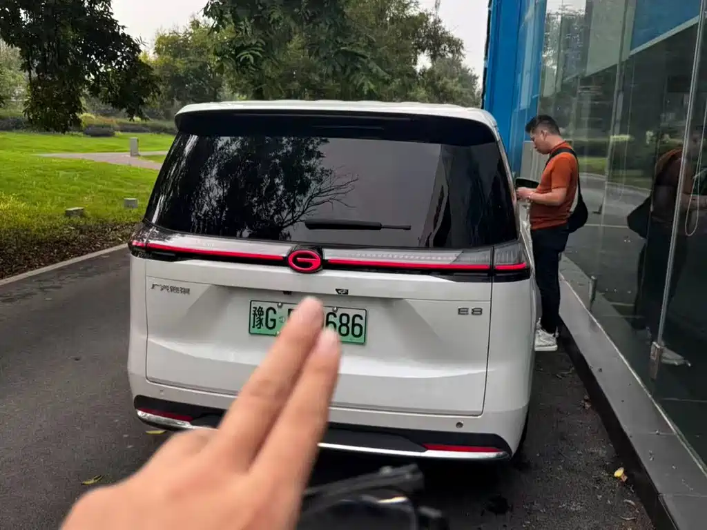 GAC Motor 传祺E8 PHEV — миниатюра 6
