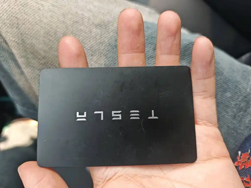 Tesla Model Y — миниатюра 9