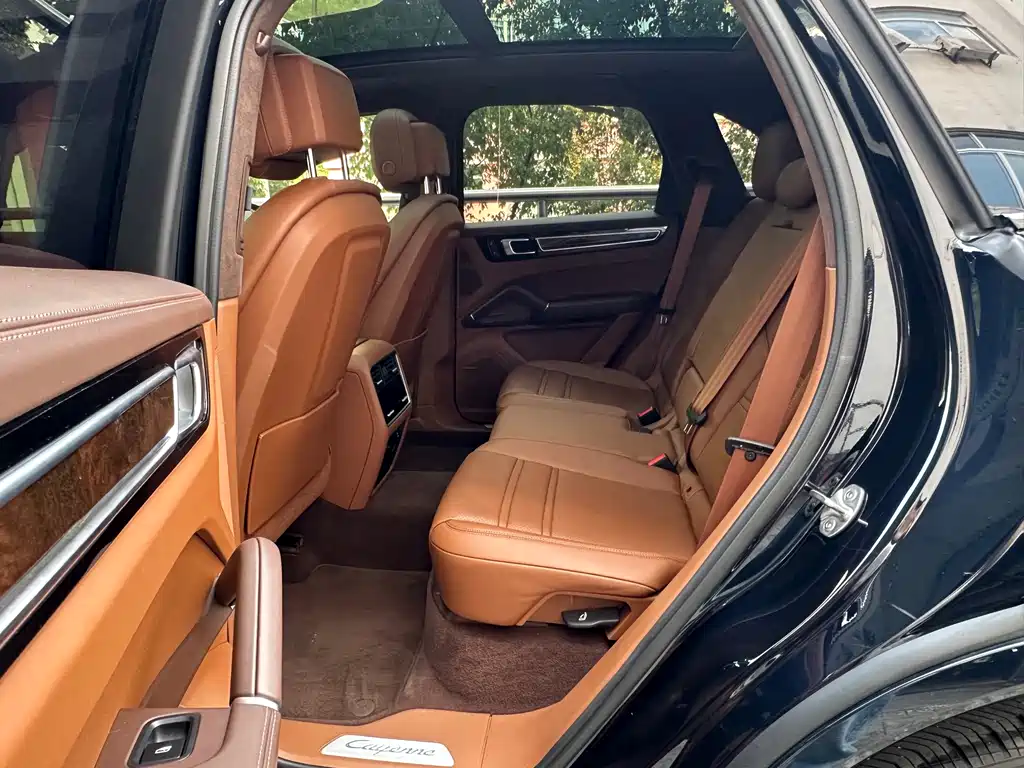 Porsche Cayenne — миниатюра 4