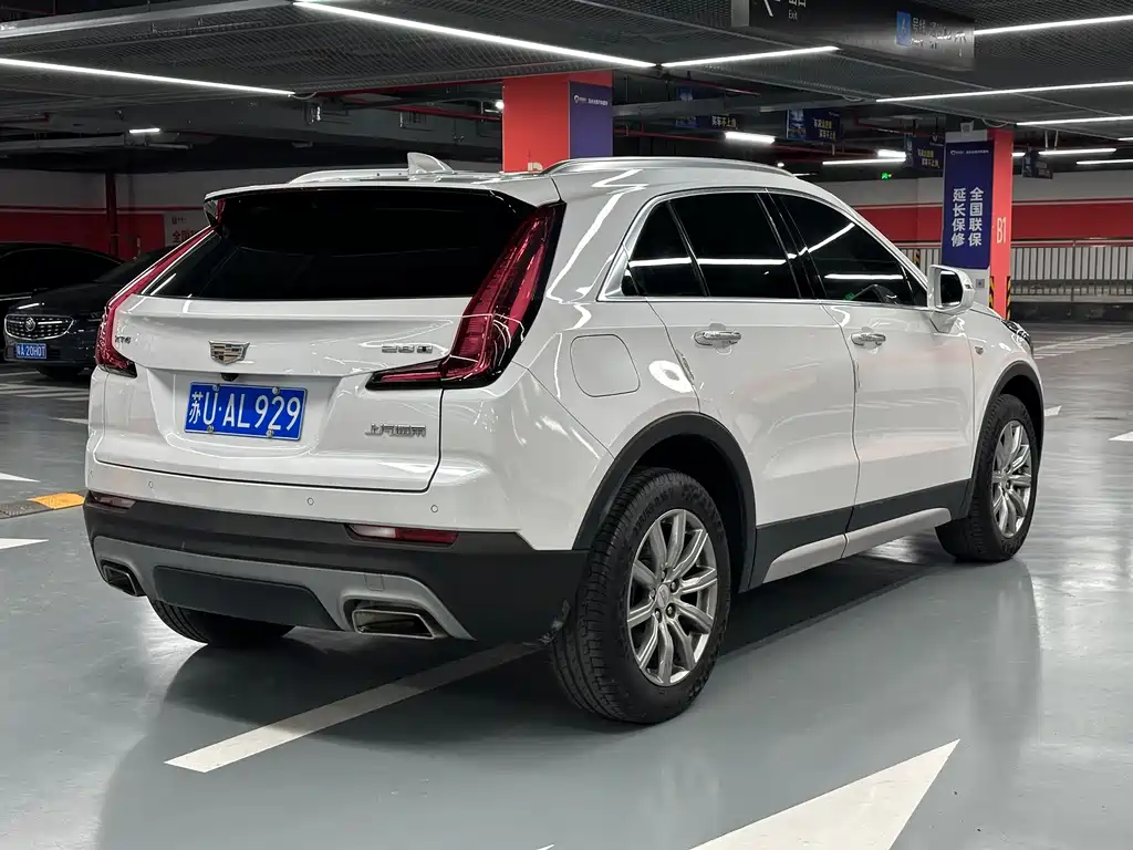 CADILLAC XT4