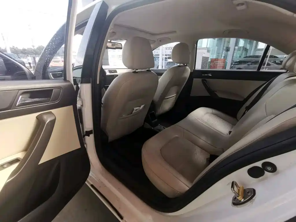 Skoda Rapid — миниатюра 8