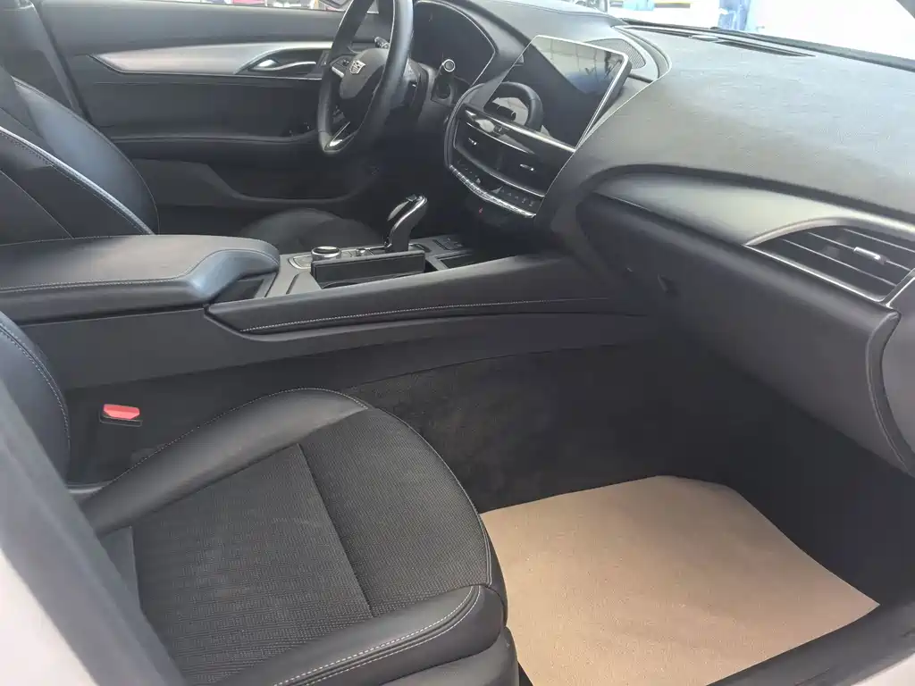 Cadillac CT5 — миниатюра 6