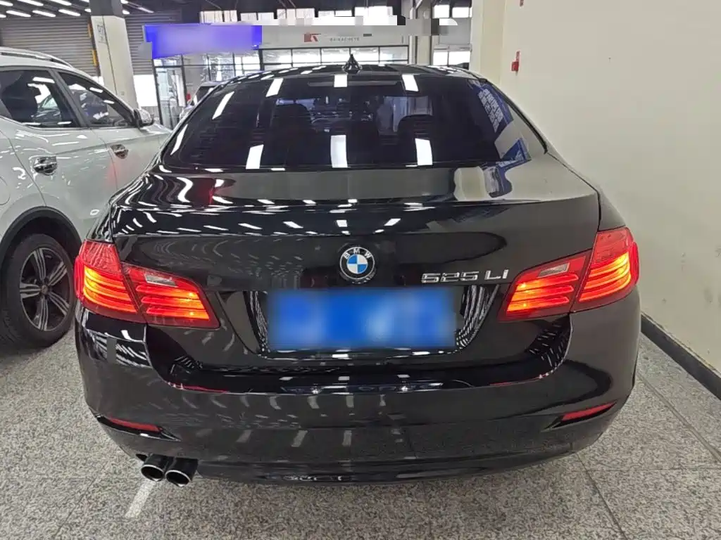 BMW 5 Series — миниатюра 6