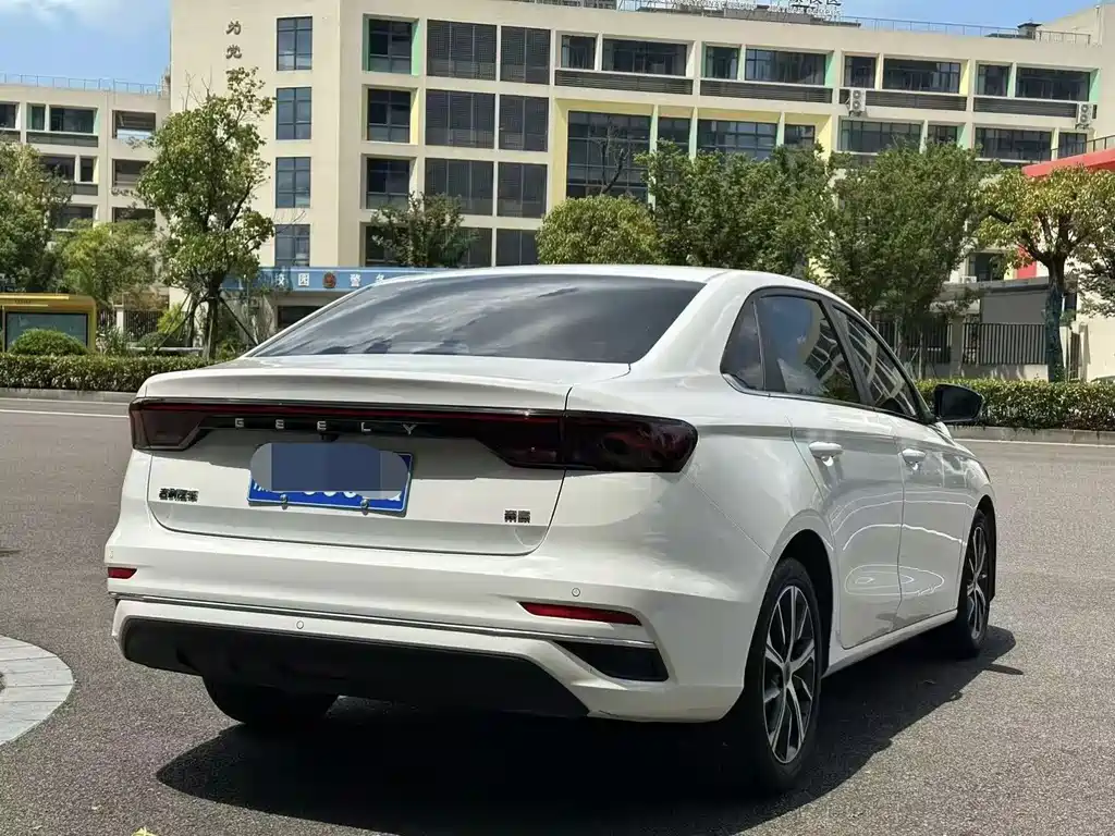 Geely Emgrand — миниатюра 4