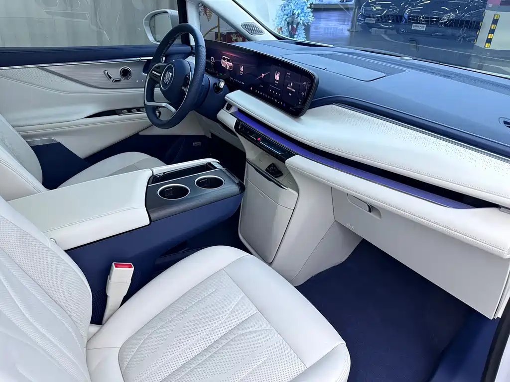 Buick GL8 Hybrid — миниатюра 10