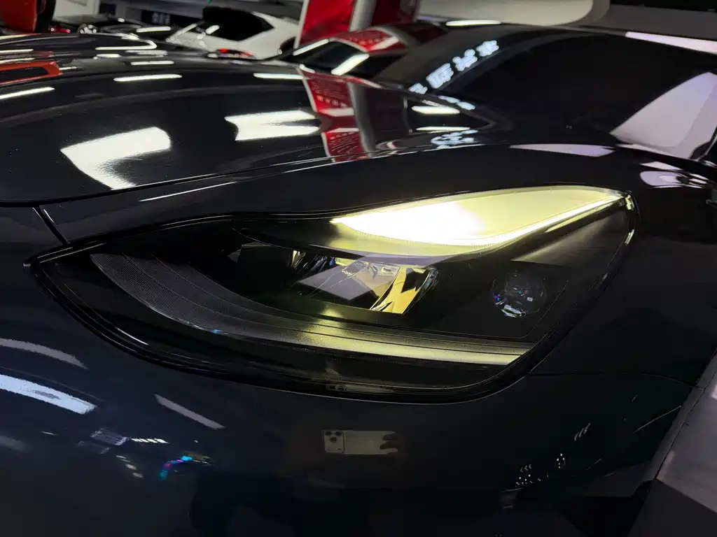Tesla Model 3 — миниатюра 10