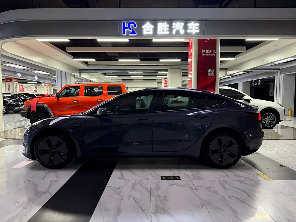 Tesla Model 3 — миниатюра 5