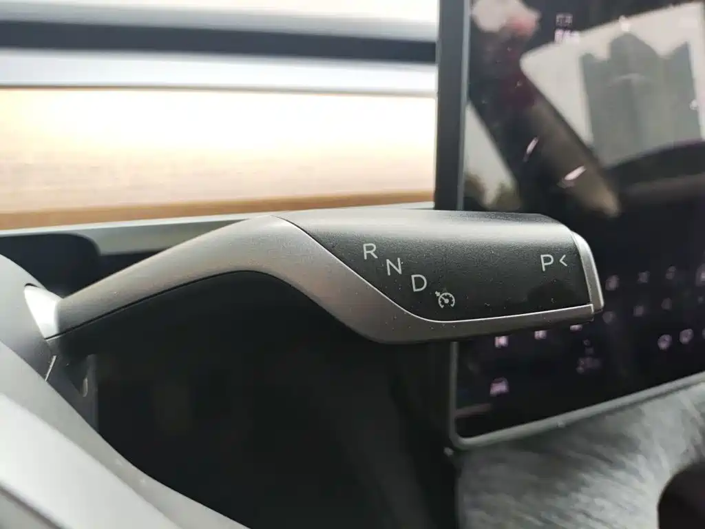 Tesla Model 3 — миниатюра 10