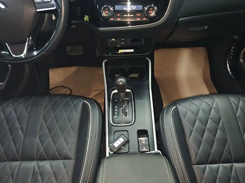 Mitsubishi Outlander — миниатюра 14