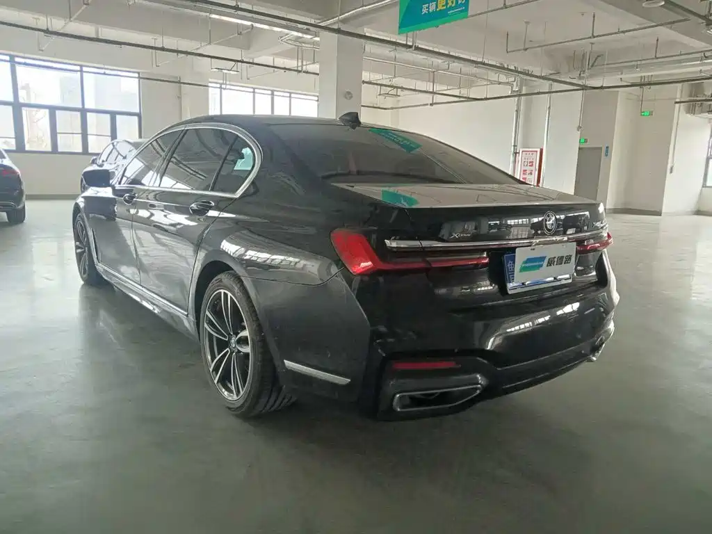 BMW 7 Series — миниатюра 4