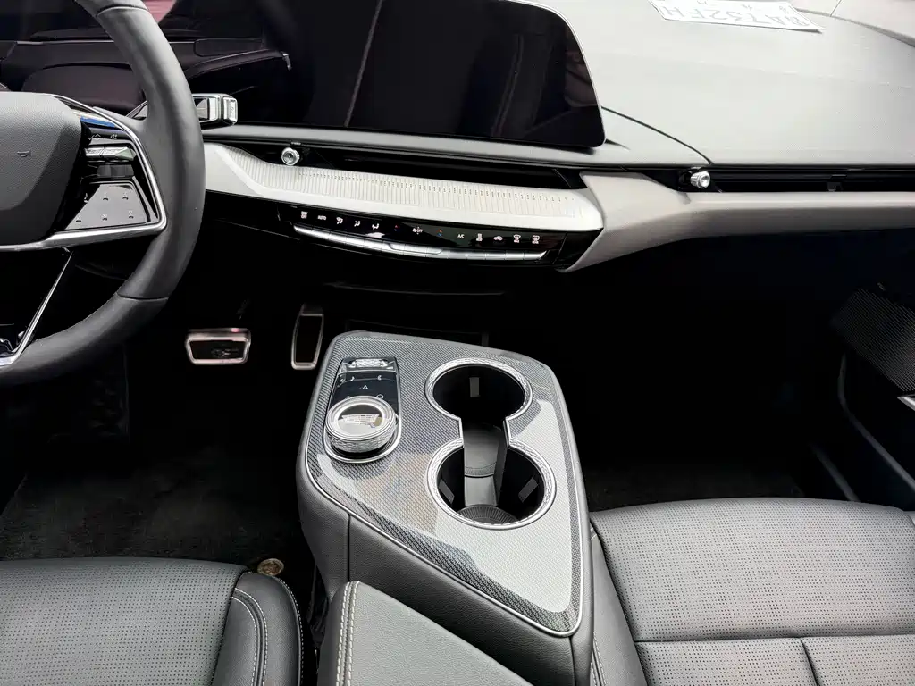Cadillac IQ — миниатюра 14