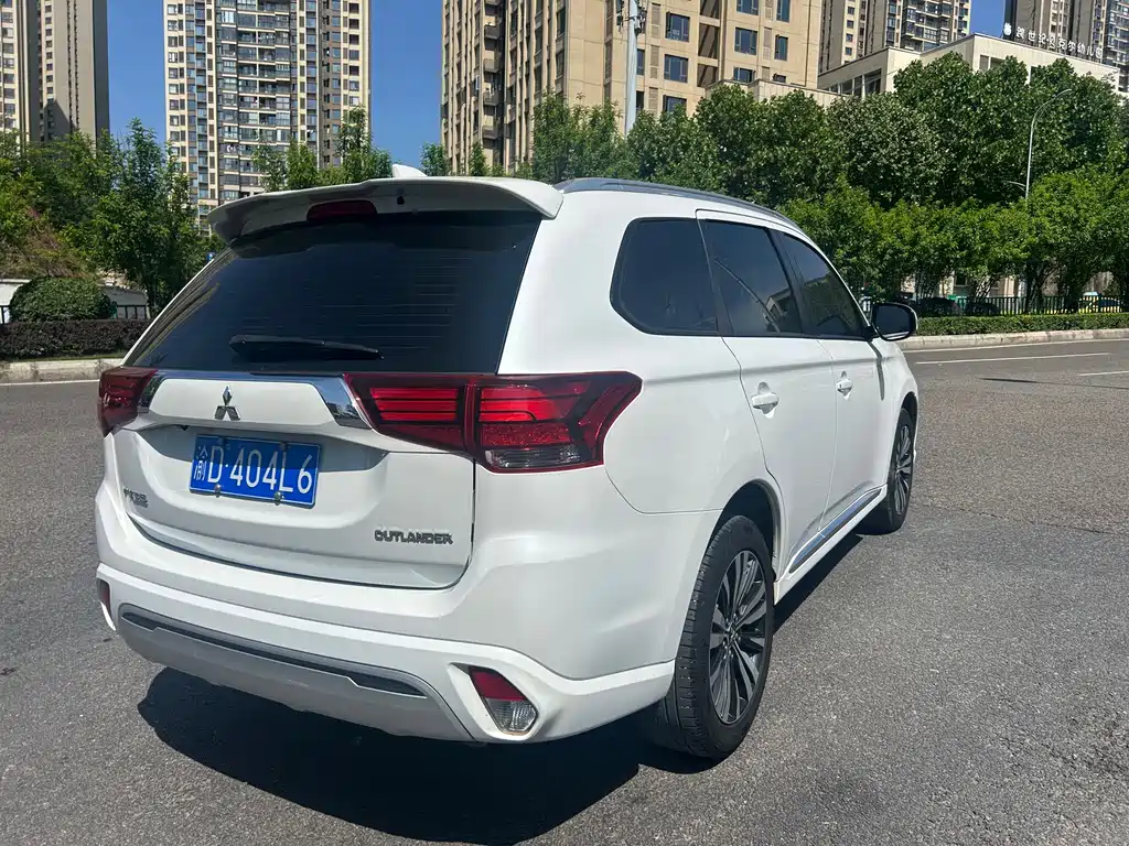 Mitsubishi Outlander 2023 1.5T CVT Premium 5 мест