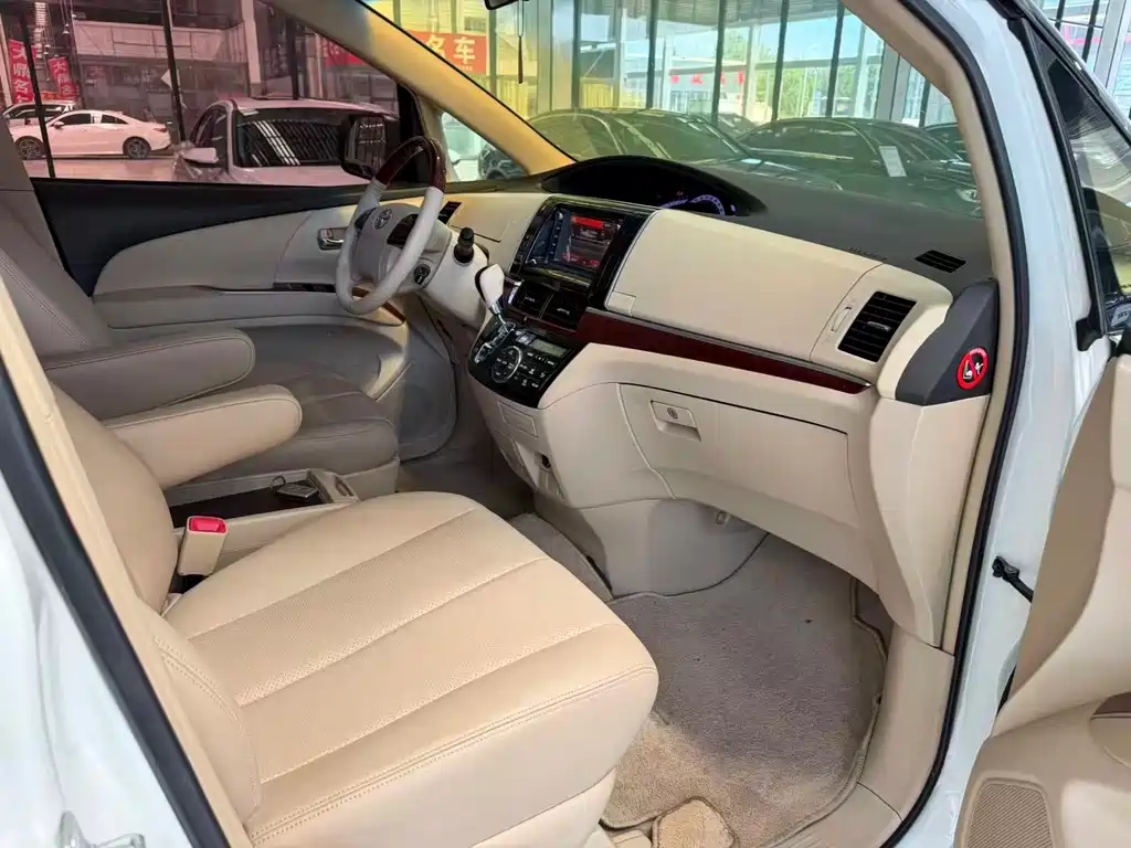 Toyota Previa — миниатюра 6