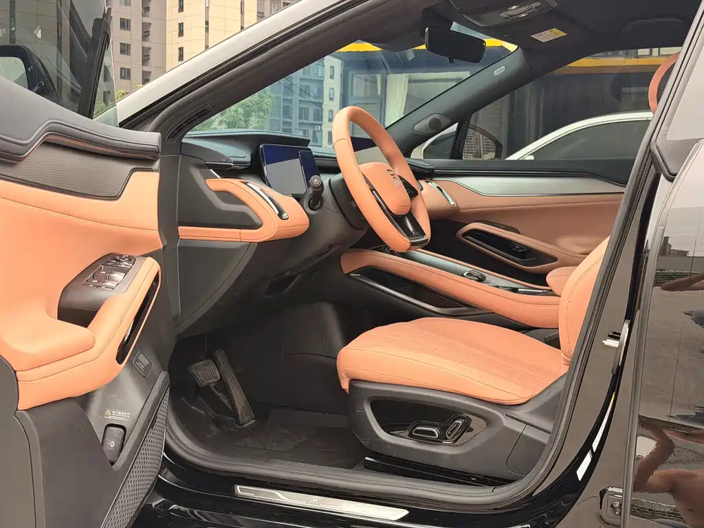 BYD L EV — миниатюра 7