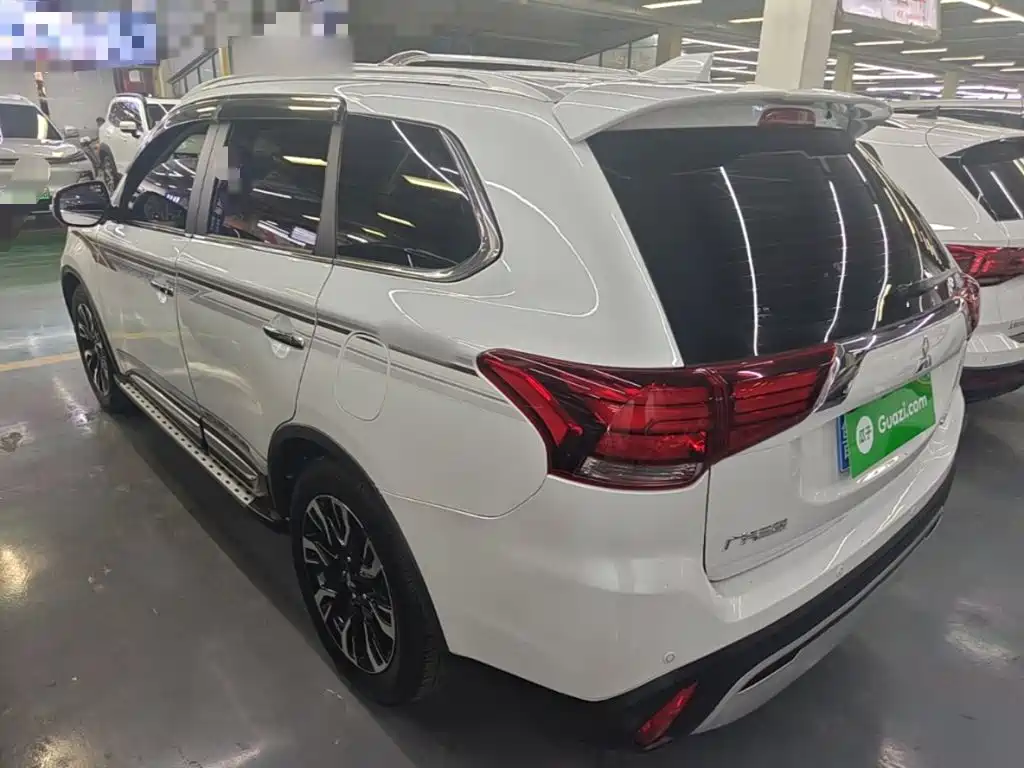 Mitsubishi Outlander — миниатюра 5