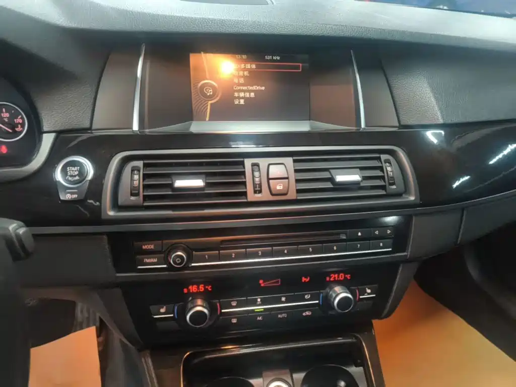 BMW 5 Series — миниатюра 13