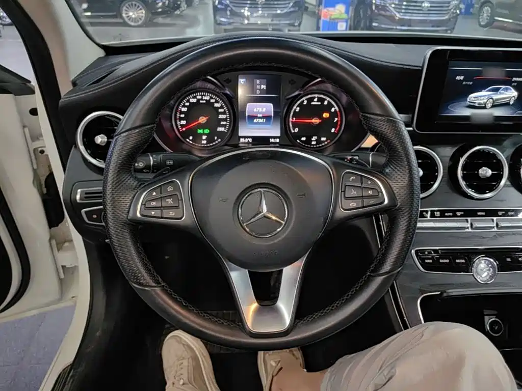 Mercedes-Benz C-Class — миниатюра 11