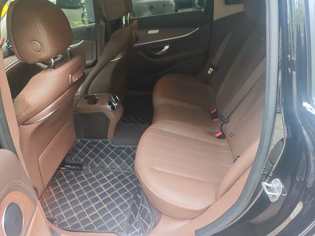 Mercedes-Benz E-Class — миниатюра 5