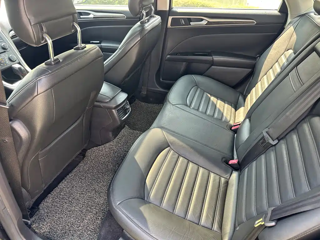 Ford Mondeo — миниатюра 12