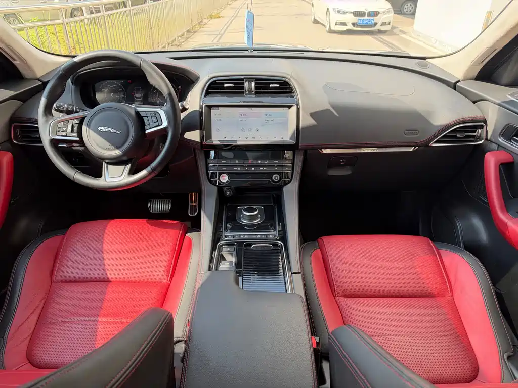 Jaguar F-PACE — миниатюра 8