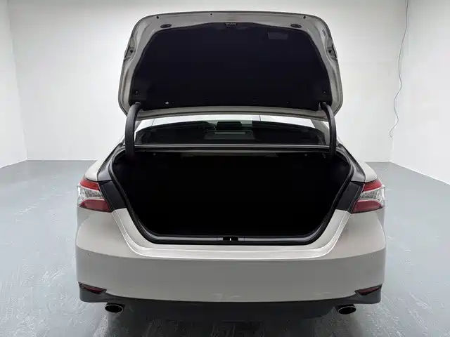 Toyota Camry — миниатюра 16