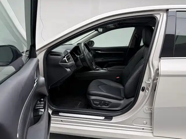 Toyota Camry — миниатюра 13