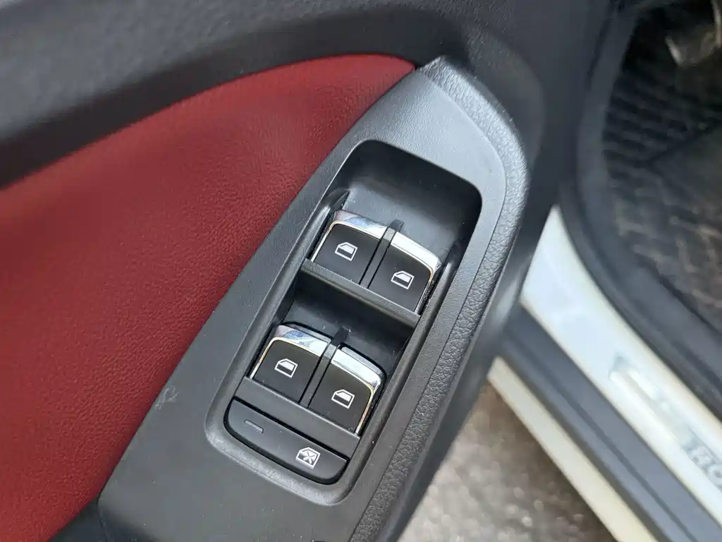 Roewe RX5 — миниатюра 8