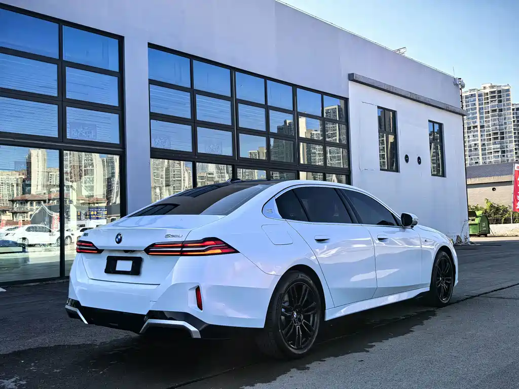BMW 5 Series — миниатюра 12