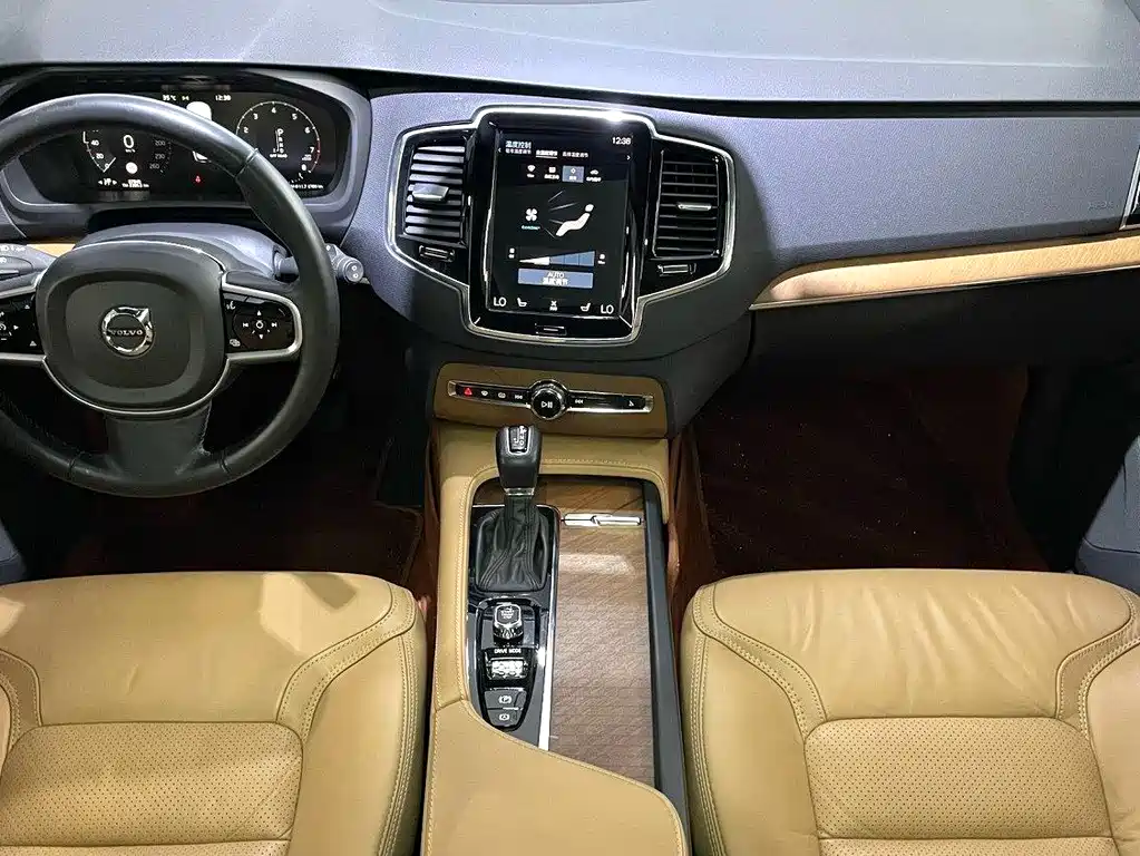Volvo XC90 2018 T6 7 мест