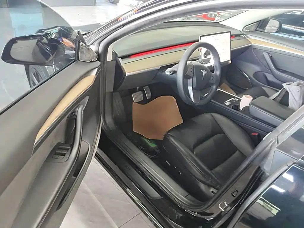Tesla Model 3 — миниатюра 16