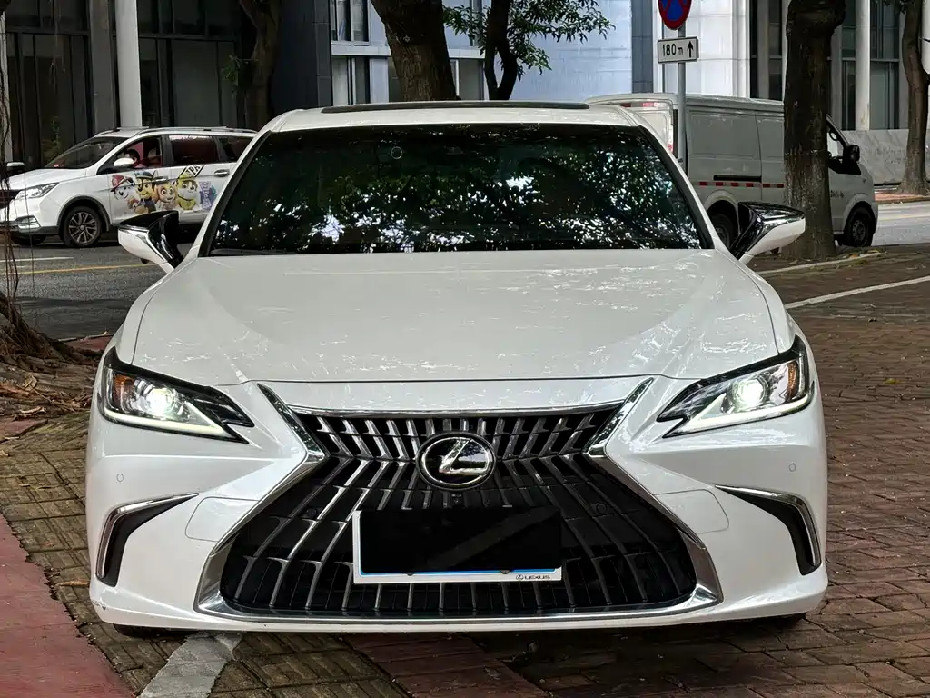 Lexus ES — миниатюра 2