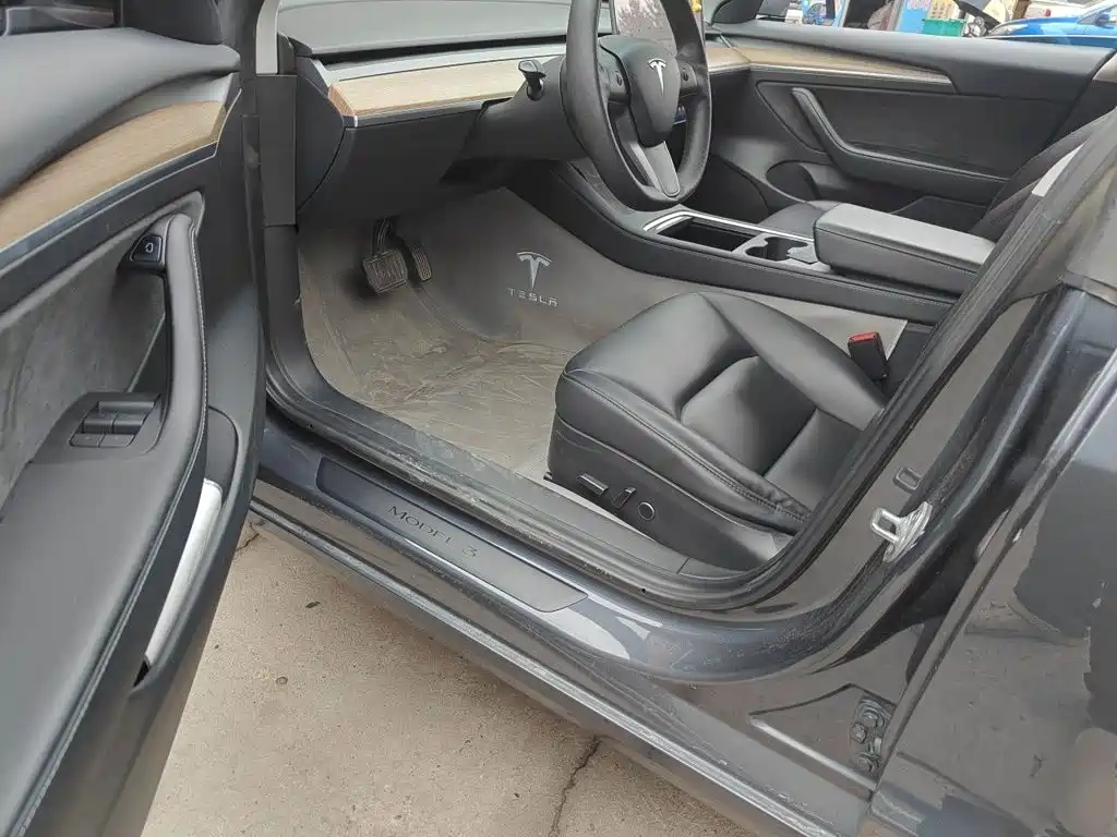 Tesla Model 3 — миниатюра 14
