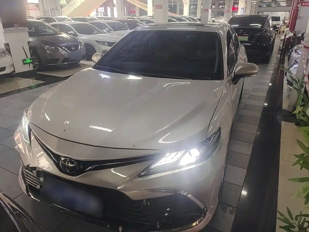 Toyota Camry — миниатюра 3