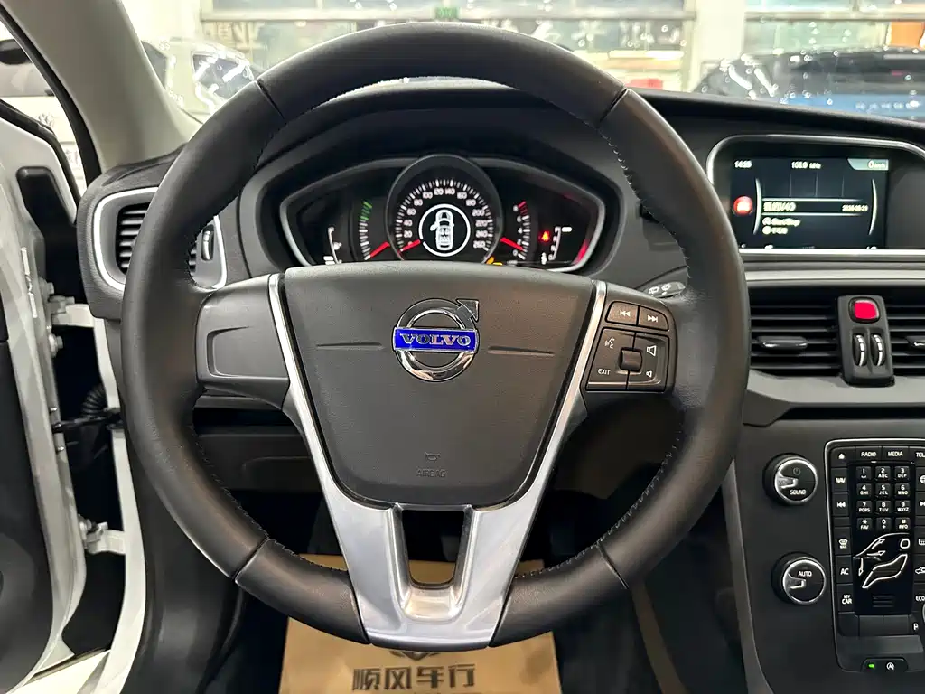 Volvo V40 — миниатюра 20